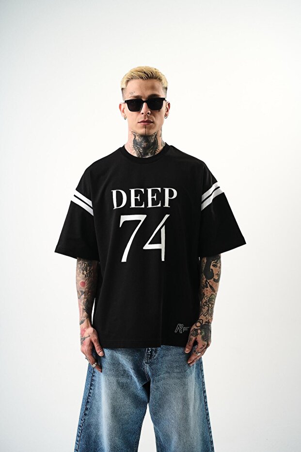 تي شيرت رجالي كبير الحجم مطبوع عليه Deep 74 باللون الأسود