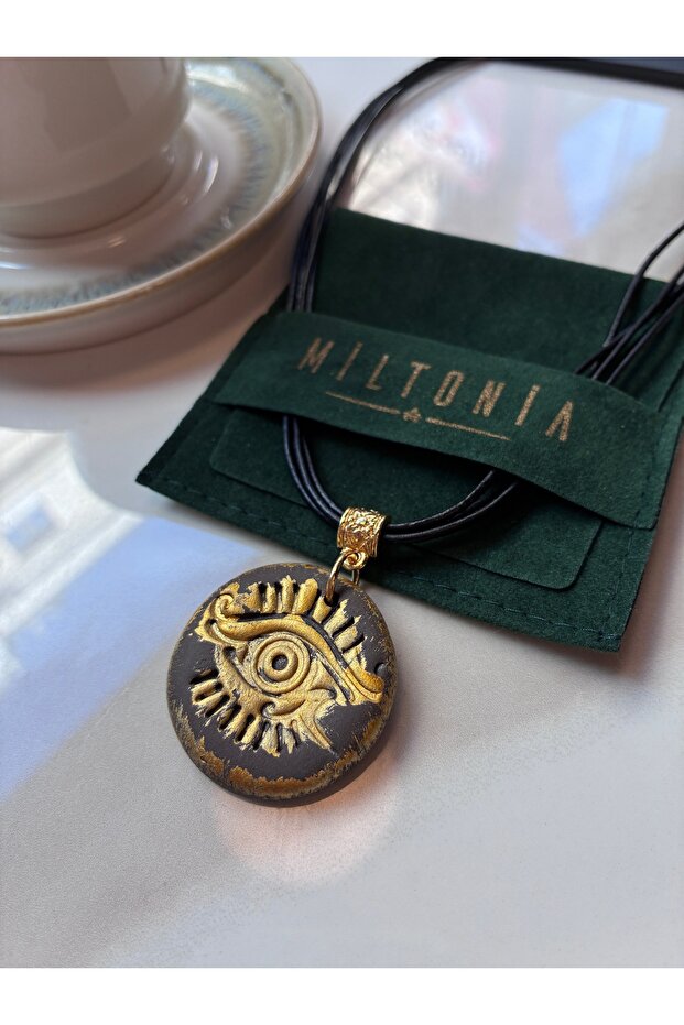 قلادة بتصميم جلدي مصنوعة يدويًا من السيراميك - 2