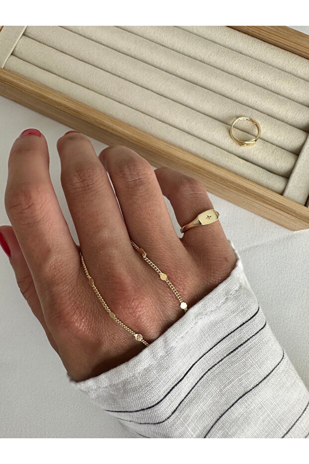خاتم ذهبي صغير من الحجر على شكل إصبع - 3