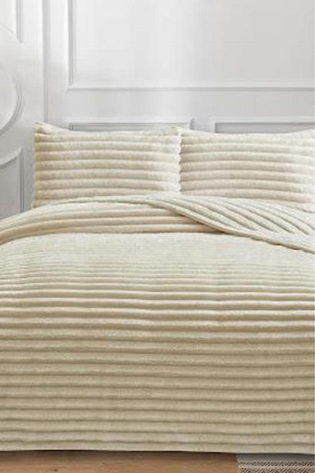 Eterna Peluş Tek Kişilik 180x240 Cm Yatak Örtüsü Bej - 1