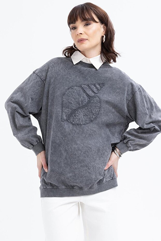 Black-Front Embroidery Detailed Sweat