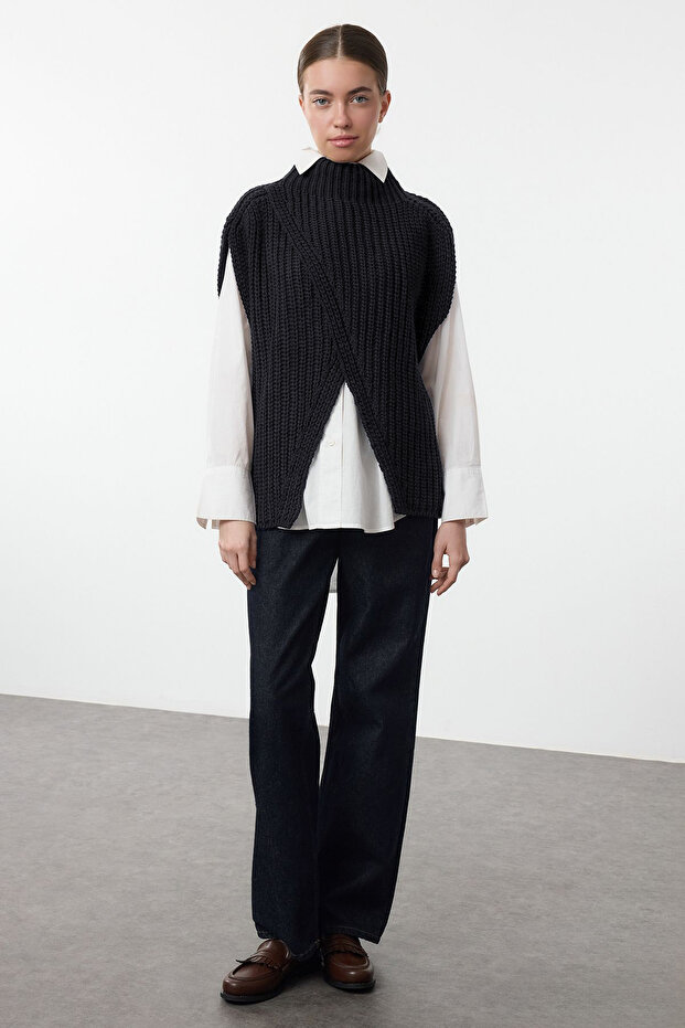 Antracytowy sweter z rozcięciem na stójce TWOAW25PA00000 - 2