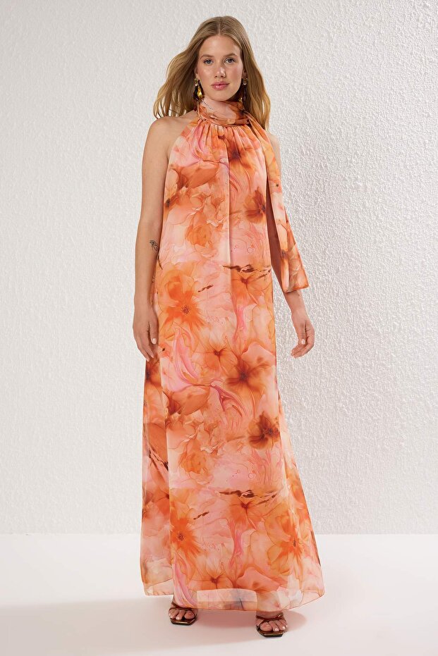 فستان سهرة طويل أنيق منسوج من الشيفون مبطن بنمط تجريدي برتقالي TPRSS25AE00126 - 3