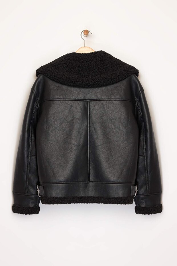 Siyah Oversize Kalıp Peluş Detaylı Suni Deri Biker Ceket Mont TWOAW25MO00037 - 10