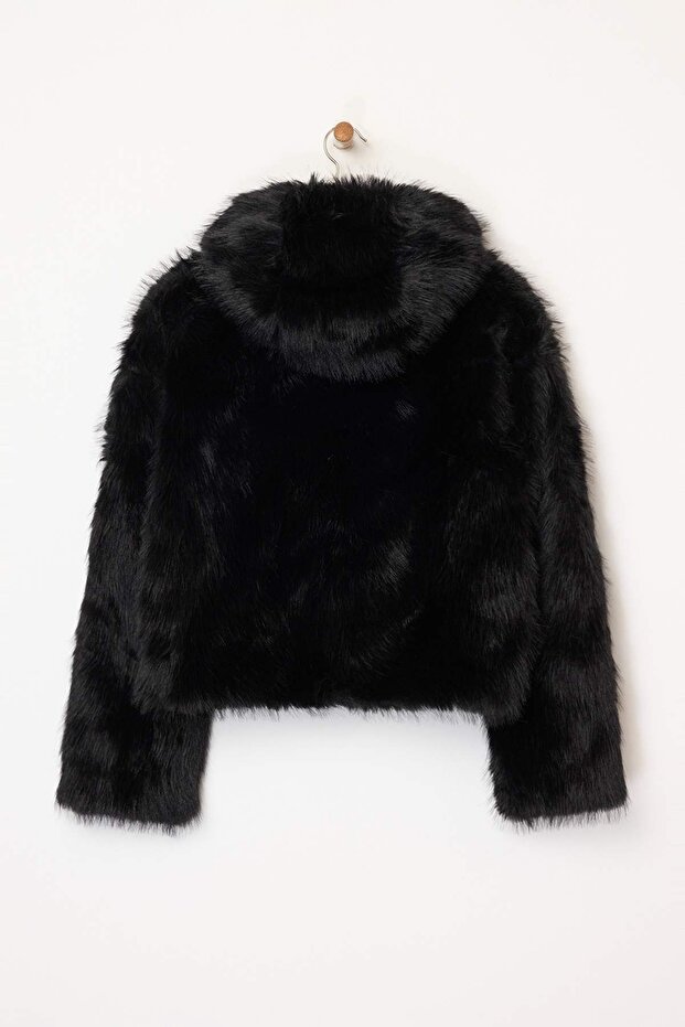 Czarny oversize'owy wzór futrzany płaszcz z kapturem TWOAW26MO00025 - 8