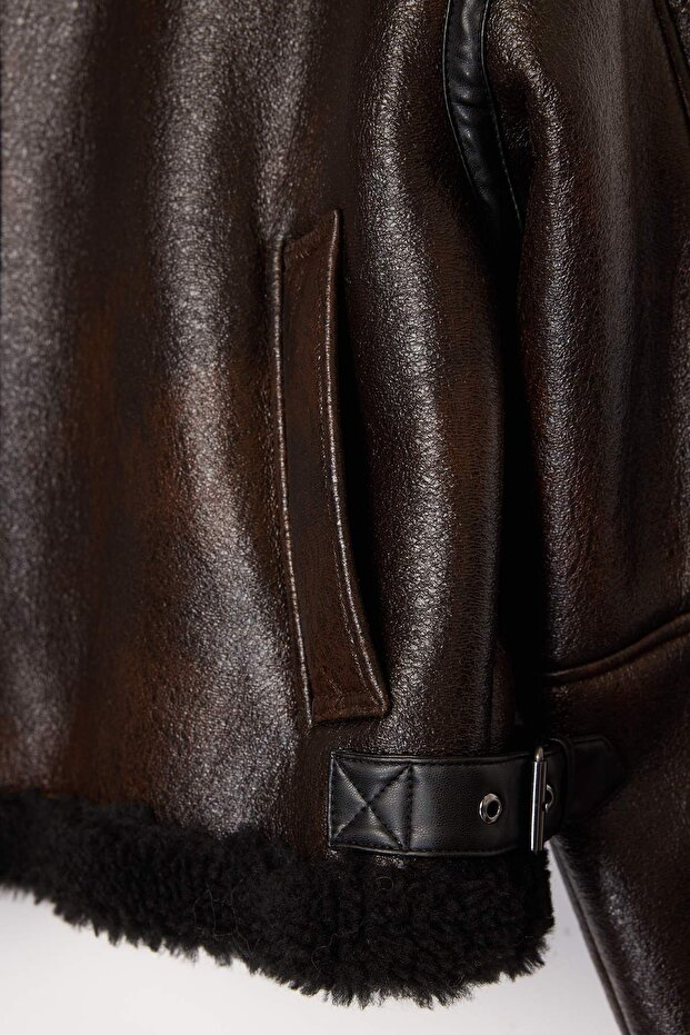 Kahverengi Oversize Kalıp Peluş Detaylı Biker Ceket Mont TWOAW25MO00032 - 11