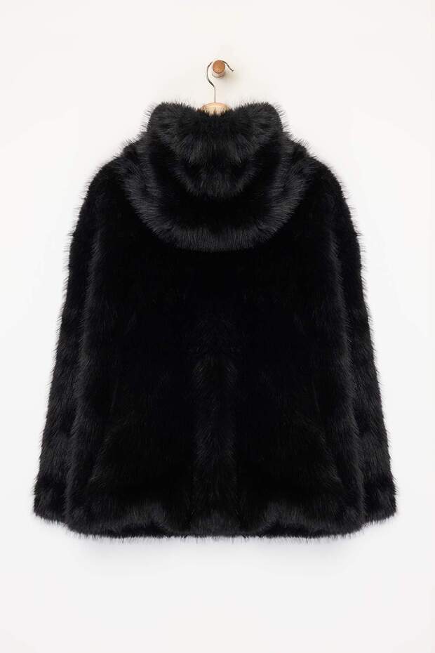 Černá oversize kožešina s kapucí Plus Size kabáty TWOAW26AW00000 - 7