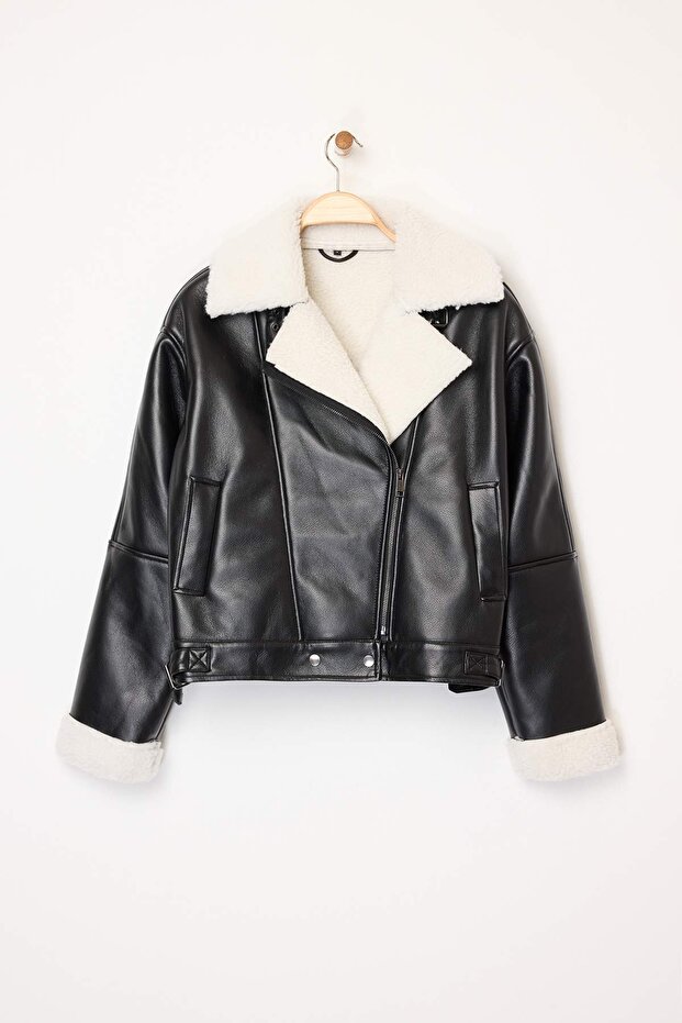 Siyah Oversize Kalıp Peluş Detaylı Suni Deri Biker Ceket Mont TWOAW25MO00001 - 12