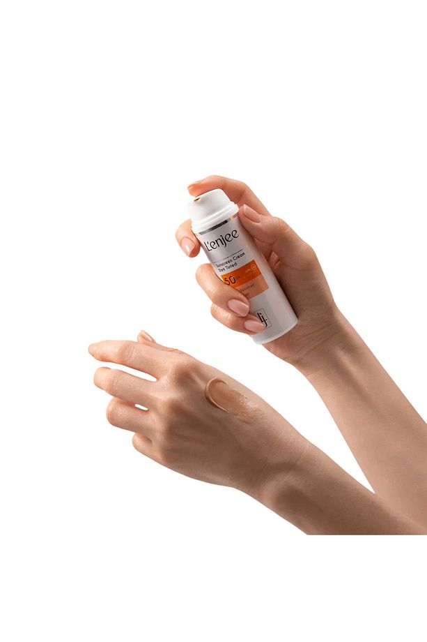 Nemlendirici Leke Karşıtı Koyu Ton Güneş Kremi Spf50 | Sunscreen Spf50 (NİACİNAMİDE,ALPHA ARBUTİN) - 4