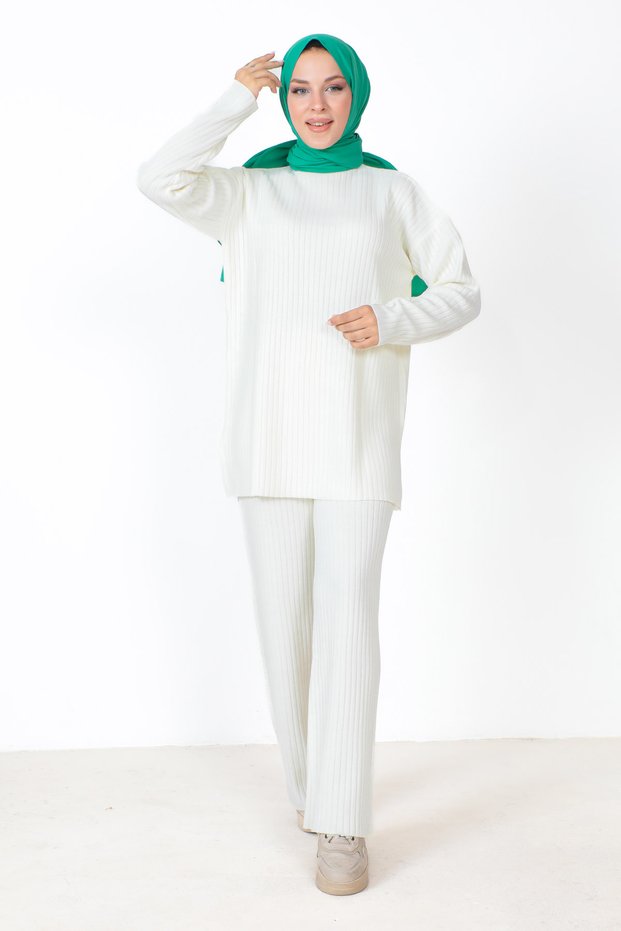 Knitwear Suit with Ornamental Buttons on the Sleeve TSD230801 Ecru