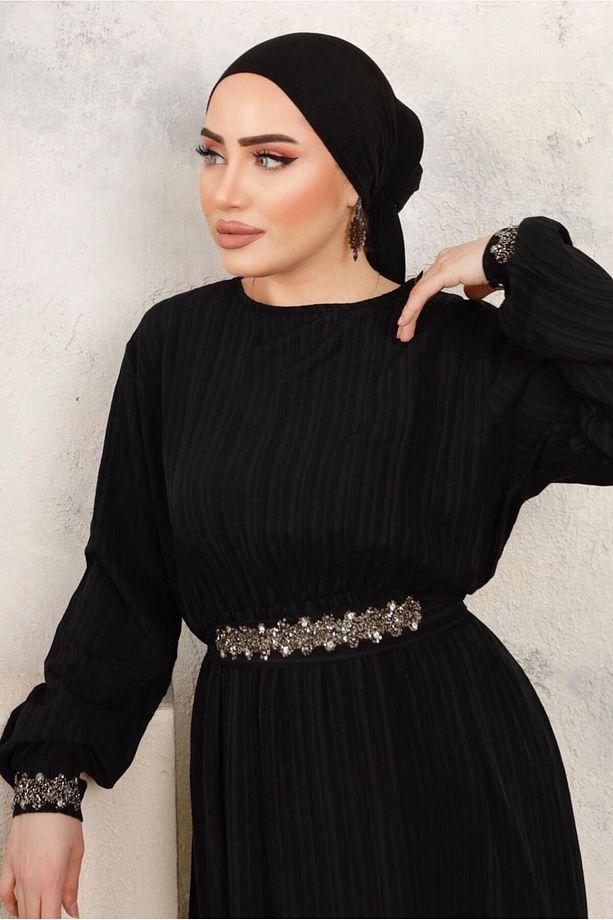 KADIN SİYAH MANŞETLERİ VE BELİ TAŞ BASKILI ELBİSE T 1103 - 2