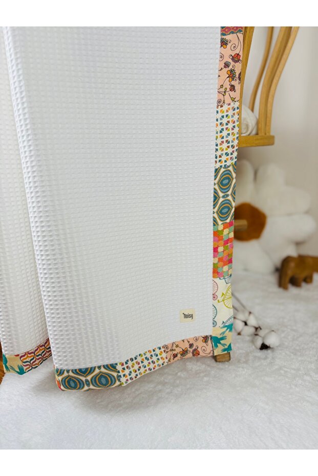 100% Cotton Baby Blanket with Honeycomb Patchwork Pattern Detail 100X110 cm