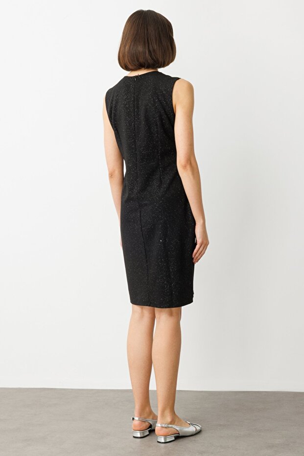 Taş İşlemeli Simli Kolsuz Elbise - 4