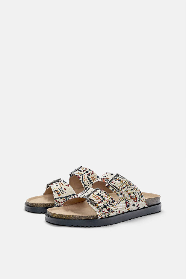 Desenli tokalı sandalet - 2