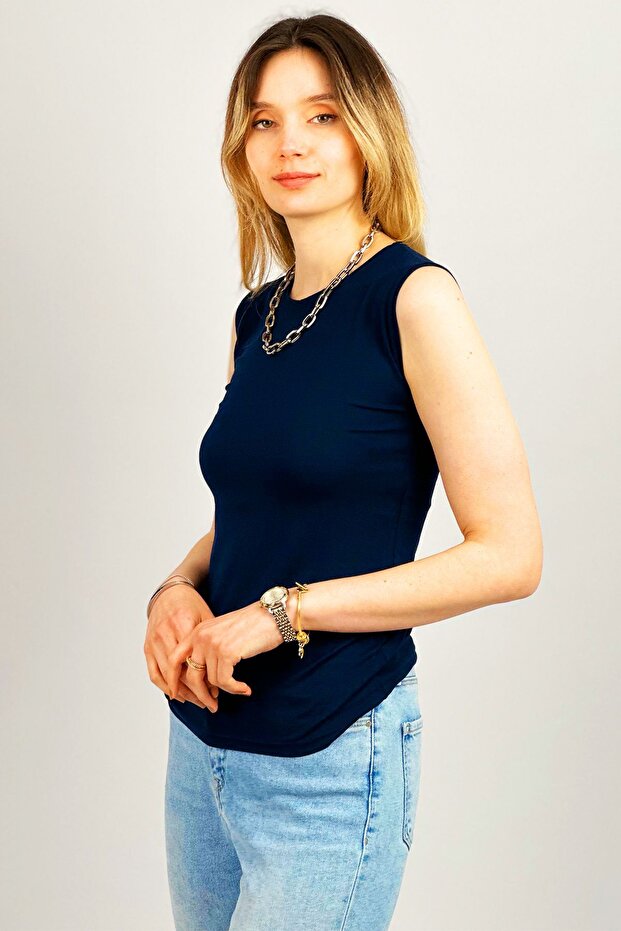 بدلة بدون أكمام برقبة دائرية - 4