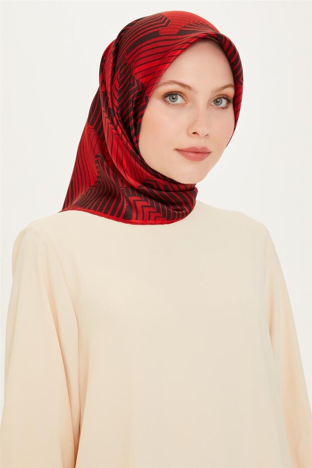 وشاح من الحرير الخالص بنمط هندسي 9218D 83 82