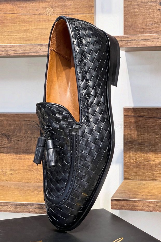 Special Design Leather Sole Cowhide Lining Tasseled Knitted Leather Black Loafer Shoes