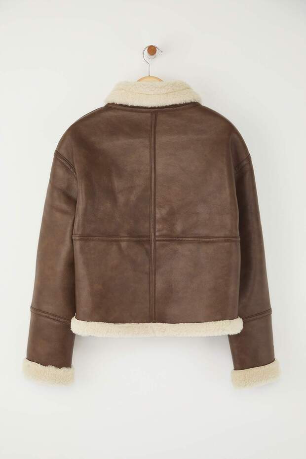 Kahverengi Oversize Kalıp Peluş Detaylı Suni Deri Mont TWOAW26MO00018 - 7