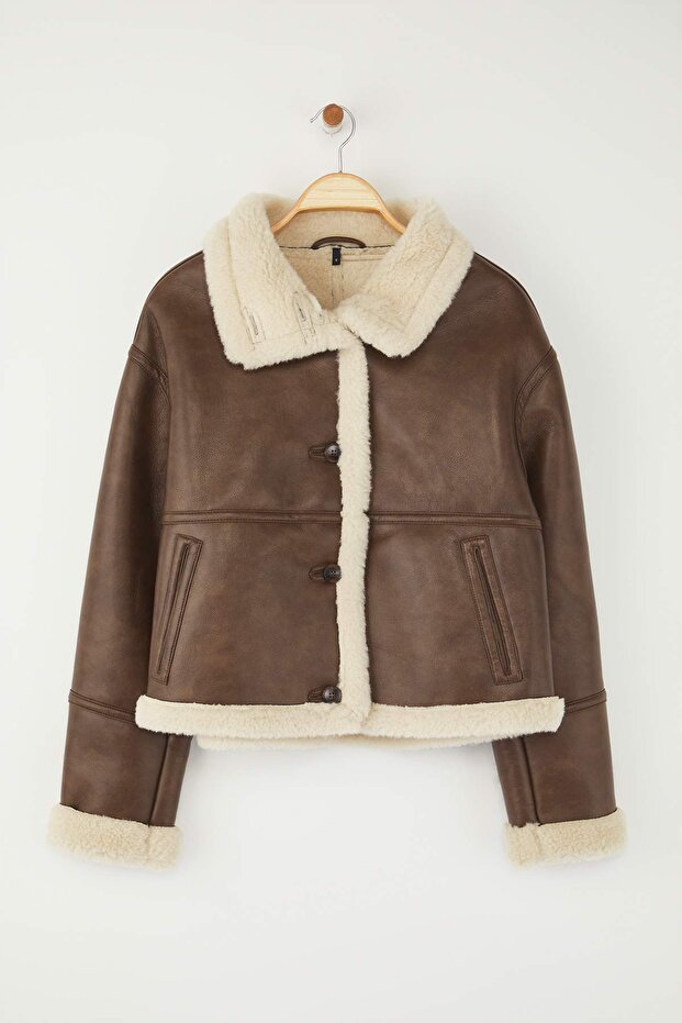Kahverengi Oversize Kalıp Peluş Detaylı Suni Deri Mont TWOAW26MO00018 - 5