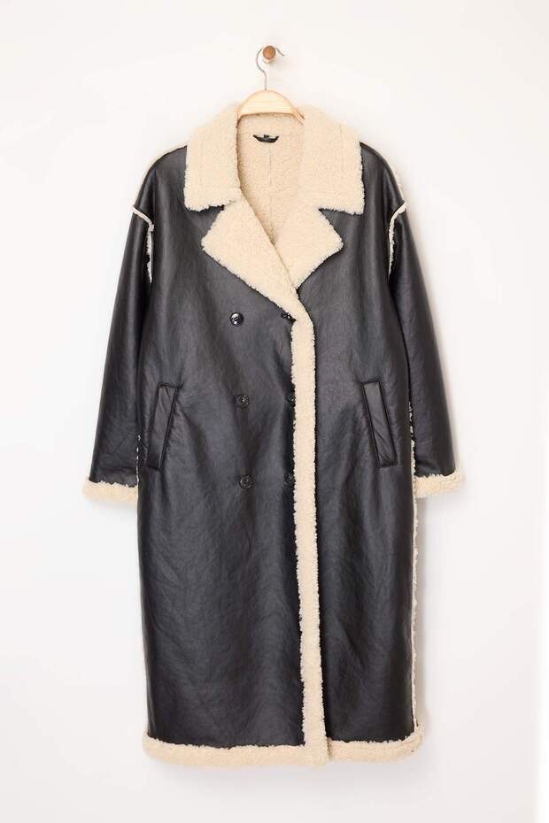 Fekete kétoldalas plüss monokróm záródású túlméretezett hosszú műbőr kabát TWOAW26KB00000 - 5