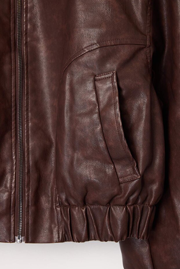 Kahverengi Oversize Kalıp Suni Deri İçi Kapitoneli Bomber Ceket Mont TWOAW26MO00047 - 8