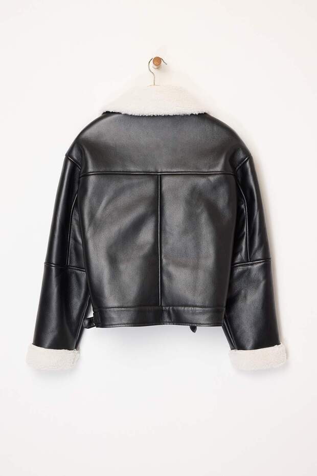 Siyah Oversize Kalıp Peluş Detaylı Suni Deri Biker Ceket Mont TWOAW25MO00001 - 14