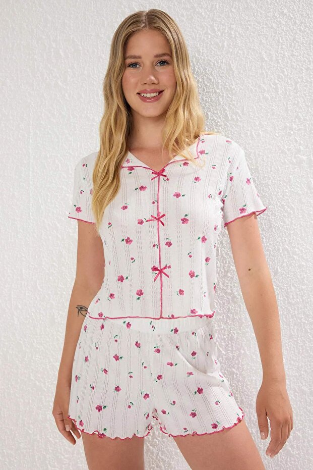 Beyaz-Pembe %100 Pamuklu Çiçekli Kurdele/Fiyonklu Fitilli Şortlu Örme Pijama Takımı THMSS25PT00434 - 1
