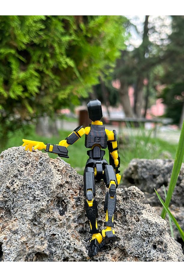 Titan 13 - Lucky 13  Oynar Eklemli Robot Figür Oyuncak  Siyah Sarı Dummy - 2