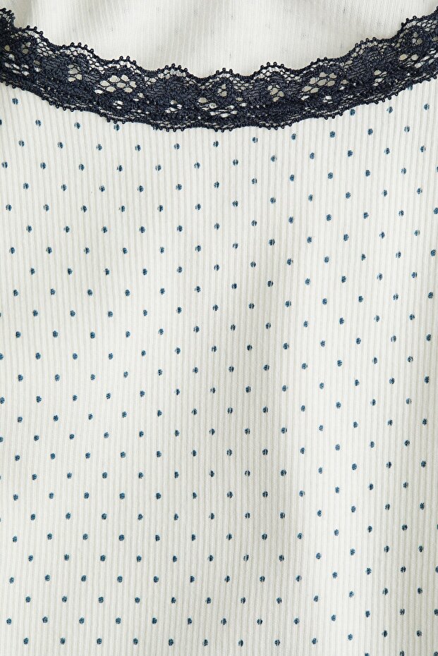 Dantel Şeritli Kolsuz Üst - 5