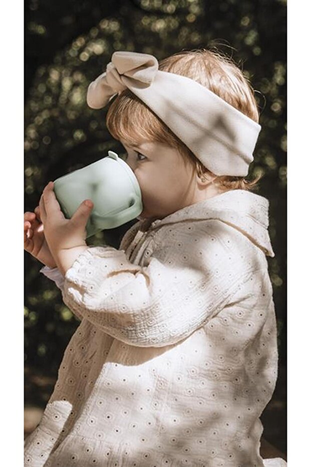 زجاجة مياه للتعلم من السيليكون بمقبضين باللون الأخضر المريمية - 1