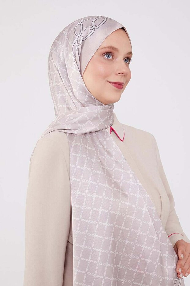 شال ماركة بنمط سلسلة مربعة من باودر