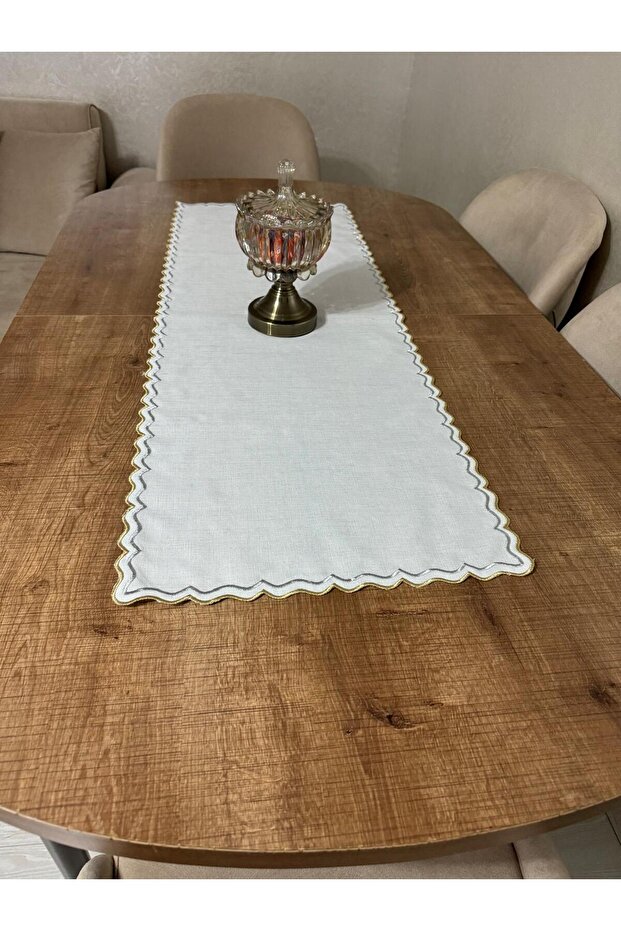 1 Piece Stain Resistant Gardenia Double Wrap Embroidered Runner on Linen