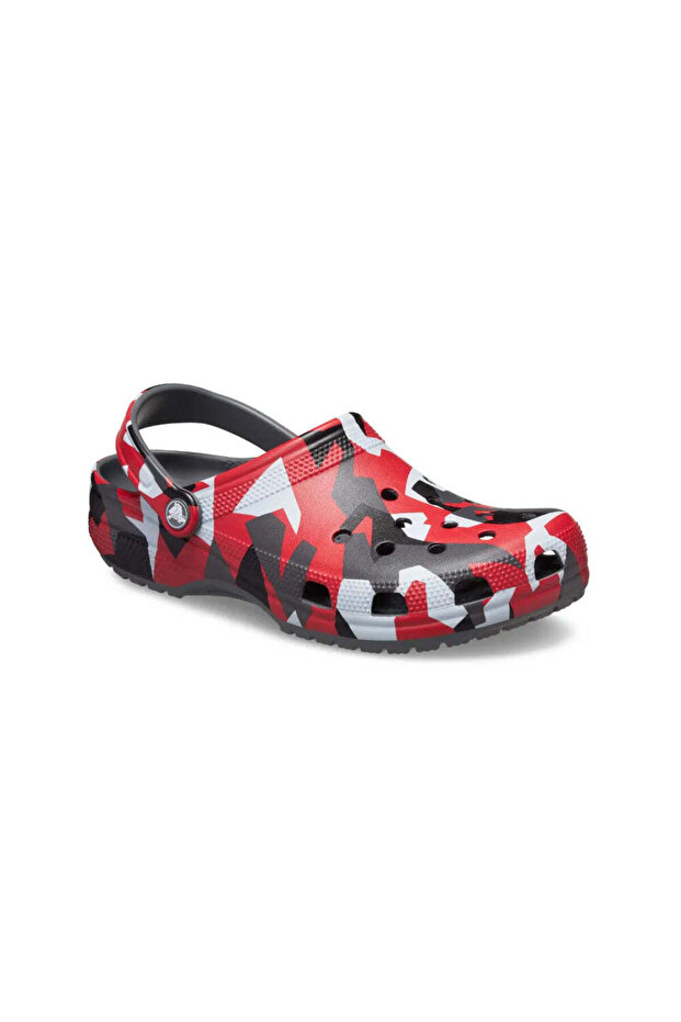 211009 شبشب للجنسين باللون الأحمر من Geo Camo Clog - 4