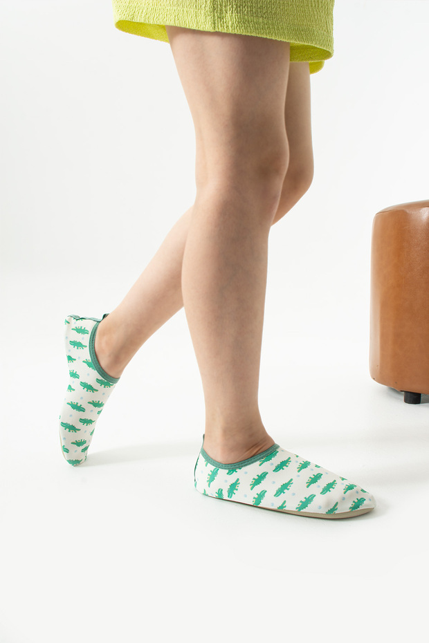 Durable Sea and Pool Booties with Anti-Slip Soles and Ergonomic Design - 3