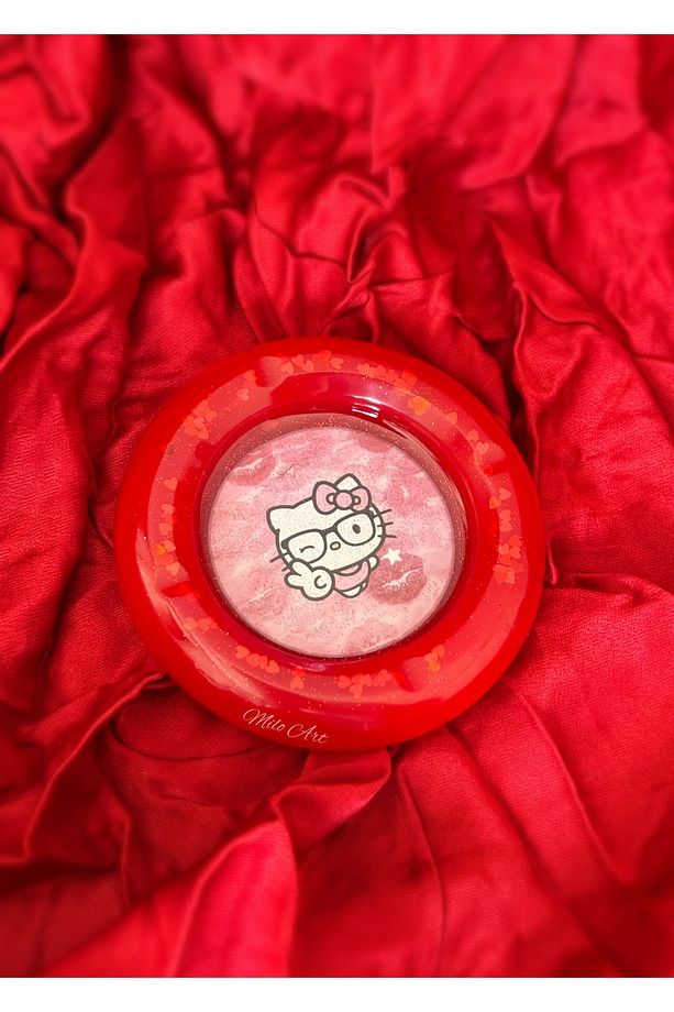 El Yapımı Flörtöz Hello Kitty Simli ve Kalpli Pullu Yuvarlak Kırmızı Epoksi Küllük Kül Tabağı - 5