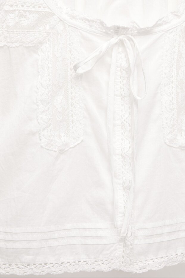 Beyaz dantel detaylı üst - 7