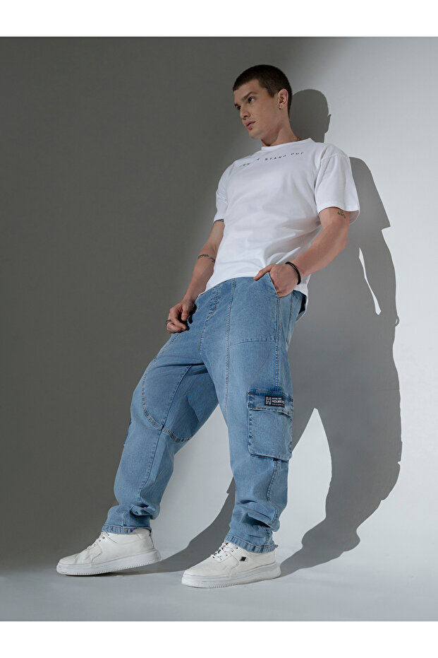 Mid Rise Faded Badge Detail Cargo Jeans