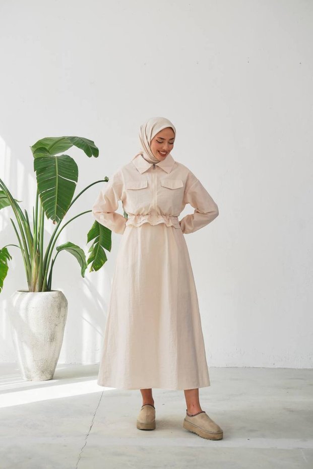 Double Set: Crop Jacket with Zipper and Long Sleeveless Dress- Parachute Fabric