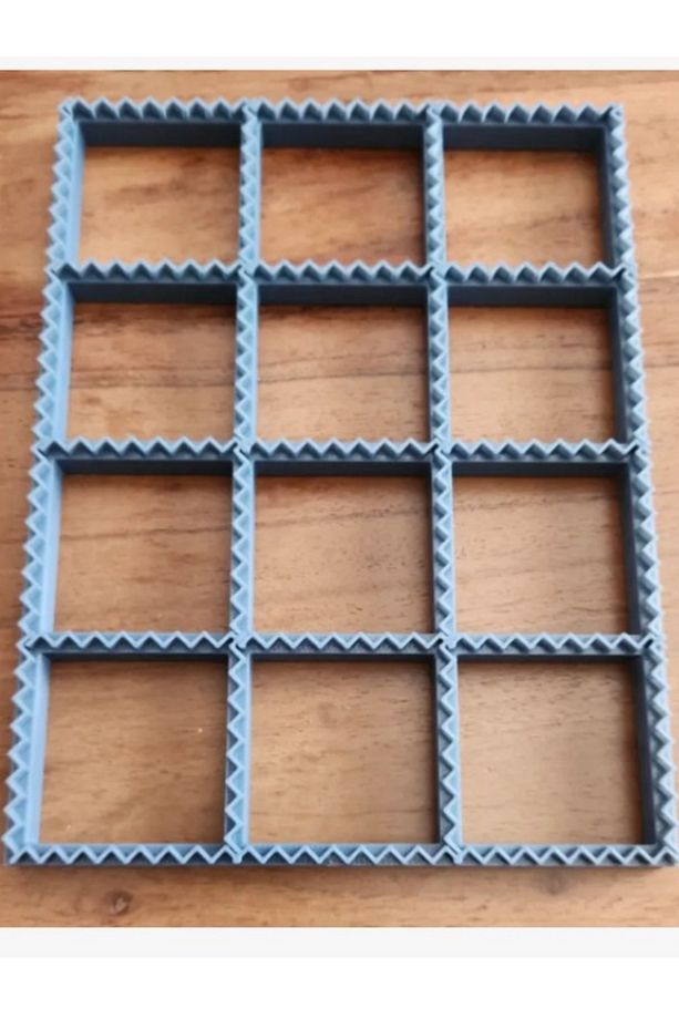 Pratik Kare Tırtıklı Mantı Kalıbı Xl Mantımatik Hamur Kesme Aparatı 179 x 135 x 13 - 1