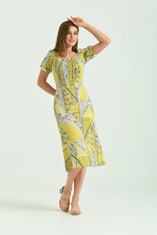 فستان صيفي منقوش بفتحة رقبة على شكل حرف V - 6