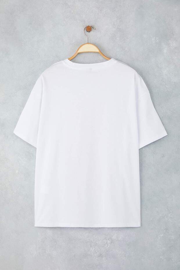 Beyaz %100 Süprem Baskılı Oversize/Rahat Kesim Örme Büyük Beden T-Shirt TBBSS25BF00082 - 8