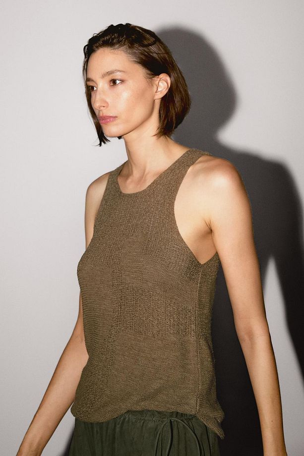 İşlemeli triko halter yaka top - 2