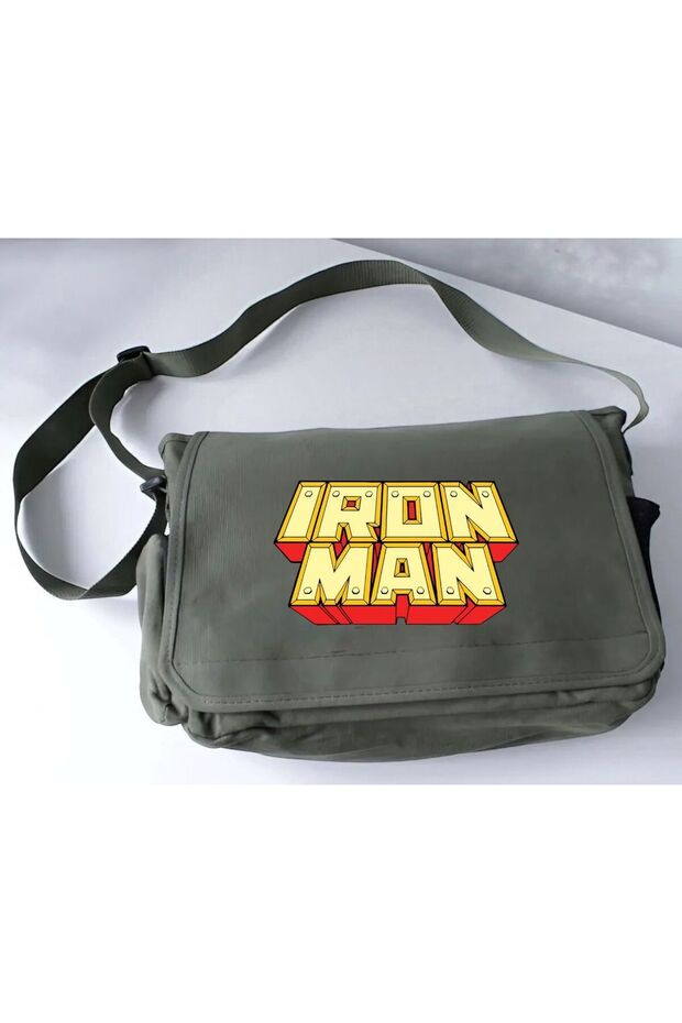 حقيبة مدرسية مطبوعة من Iron Man باللون الكاكي، ودورة، وحقيبة مدرسية