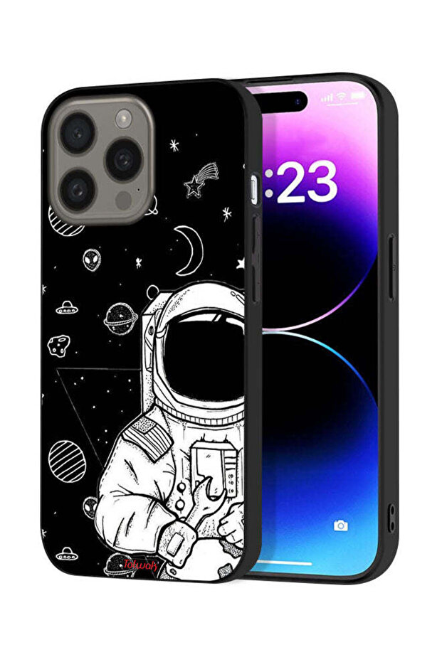 غطاء حماية لجهاز Apple iPhone 15 Pro بتصميم رائد فضاء