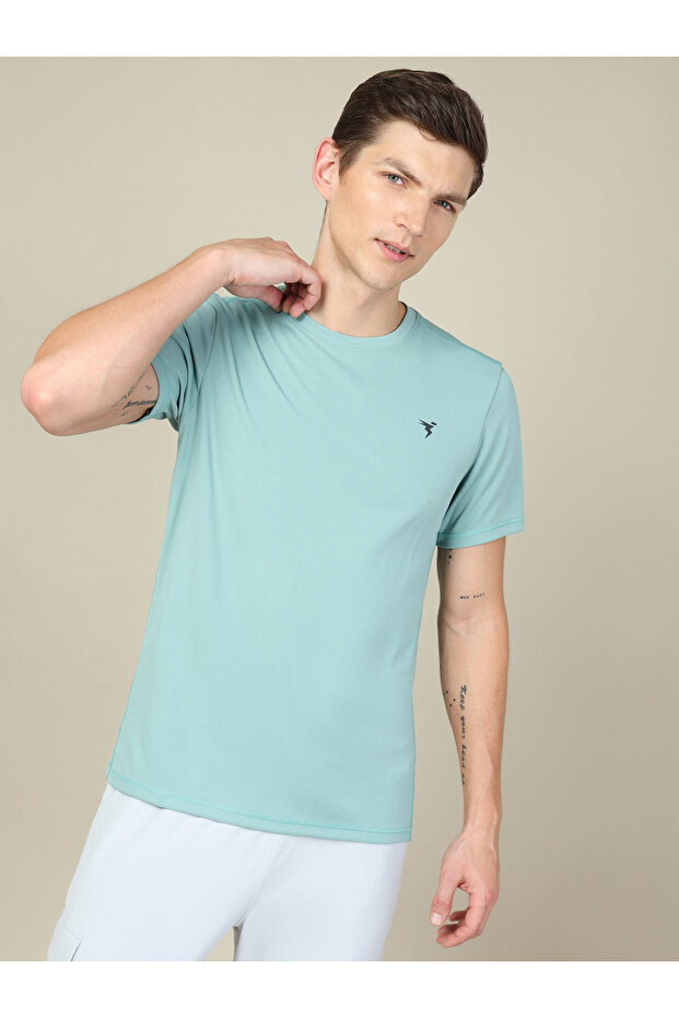 Men Solid Round Neck Slim Fit T-Shirt with Technocool+