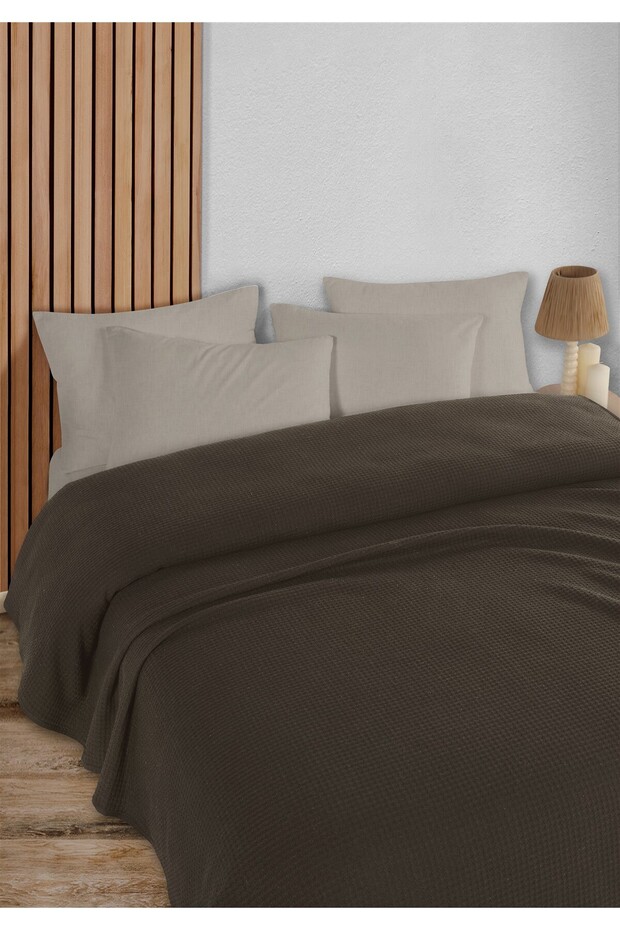 طقم بيكيه مفرد بني داكن من أديلين 160 × 230 سم