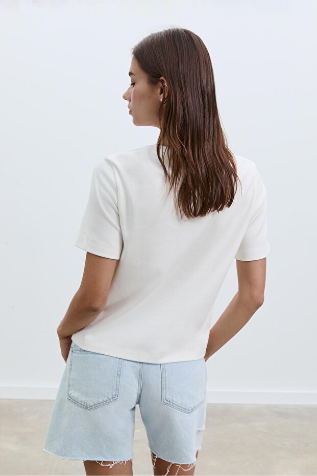 تي شيرت أساسي مناسب بشكل منتظم - 4