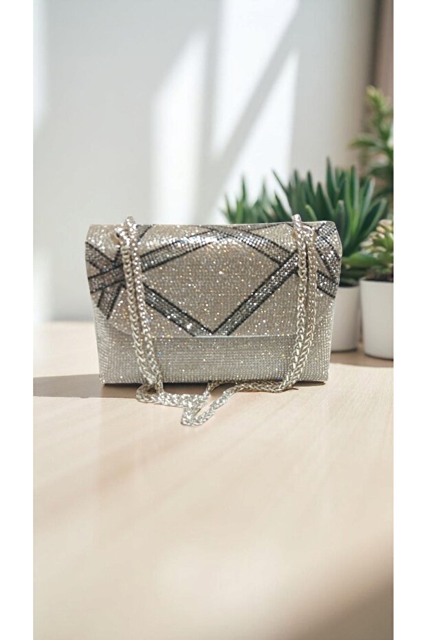 حقيبة فضية منقوشة بالحجر - 1