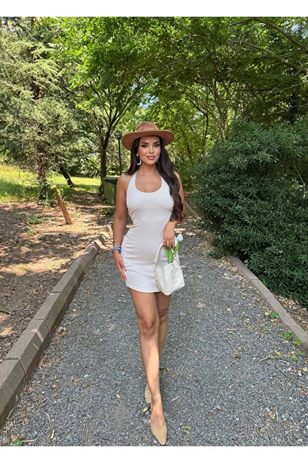 فستان أساسي بفتحة رقبة على شكل حرف V - 3