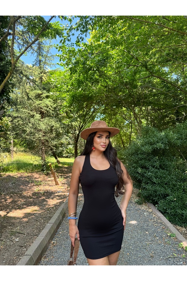 فستان أساسي بفتحة رقبة دائرية باللون الأسود - 2